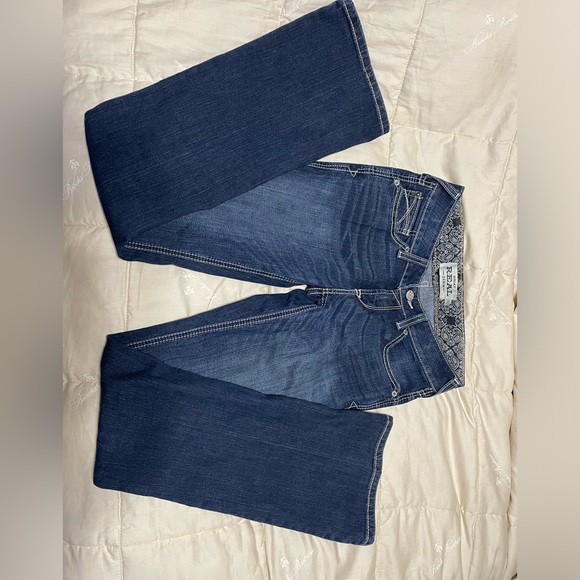 Woman’s Ariat mid rise boot cut jeans - Picture 3 of 4